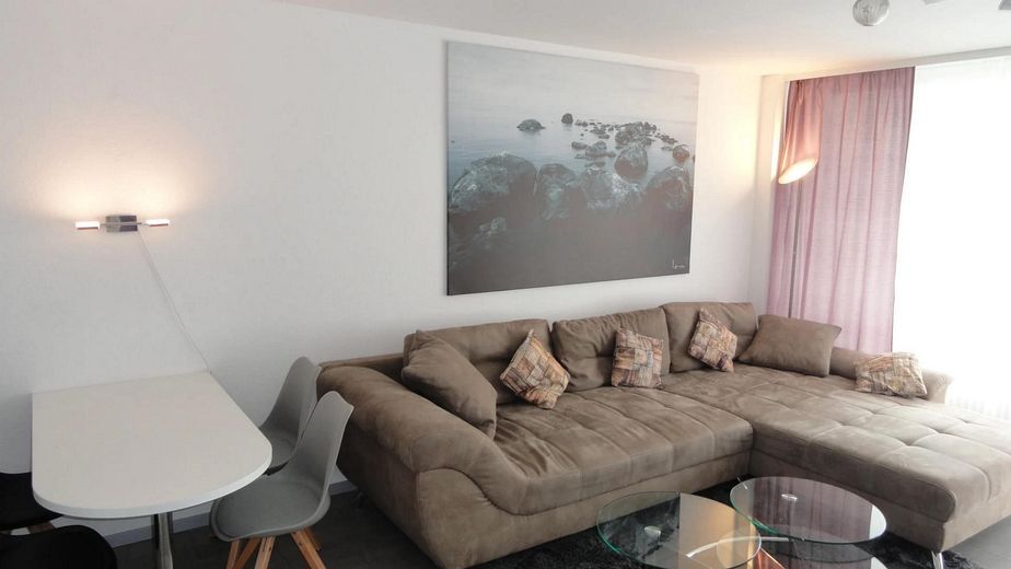 Inheidener Straße: Helle 2-Zimmer-Wohnung mit Süd-Balkon, Einbauküche & Top-Anbindung – Photo 10