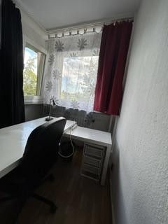 Ankastre mutfaklı, duş banyolu, balkonlu, otoparklı daire; BER ve Freie Universität Berlin yakınında – Arbeiten