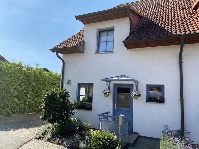 झील के किनारे शांत आवास: 17111 Sommersdorf में बगीचे वाला सुंदर पंक्ति-घर – Aussenansicht