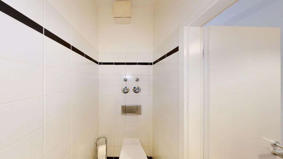 Flexible Gewerbe-/Wohneinheit mit Schaufenster &amp; Stellplätzen - ruhig &amp; citynah bei Berlin – Toilette