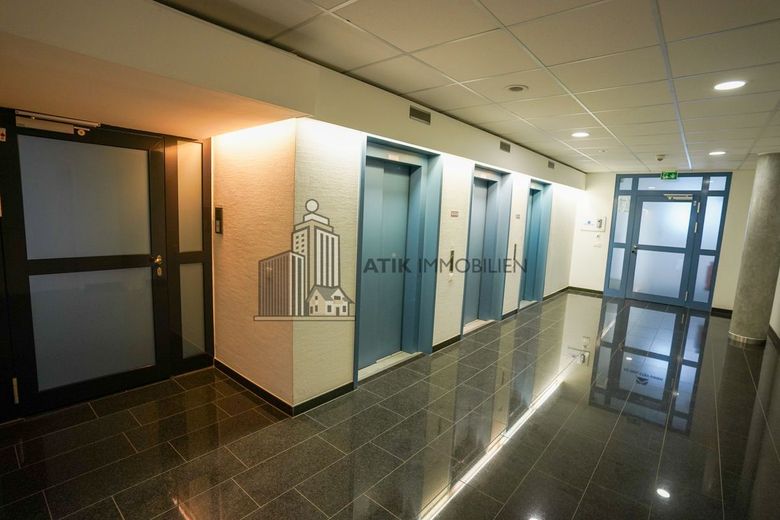ATIK: Repräsentative Büroflächen im YPSILON OFFICE in verkehrsgünstiger Lage – Eingangsbereich