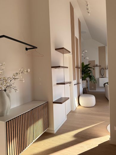 Exklusive neuwertige Traumwohnung: Klimatisiert, voll möbeliert - – Eingangsbereich