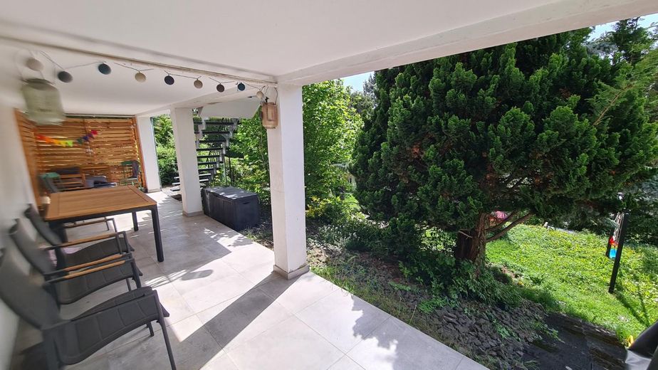 Casa unifamiliar renovada con vistas panorámicas en Wachtberg-Villip (sin comisión) – Terrasse 