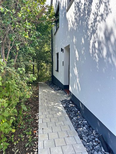 Exclusive house with a separate apartment in a quiet location on the edge of the forest in Tuttlingen – Eingang Einliegerwohnung