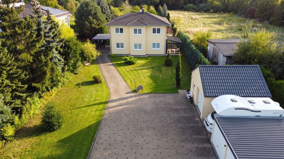 Ihr privater Süden bei Leipzig: Stadtvilla auf 3.283 m² mit Wintergarten & Hot Tub – provisionsfrei – Foto 1