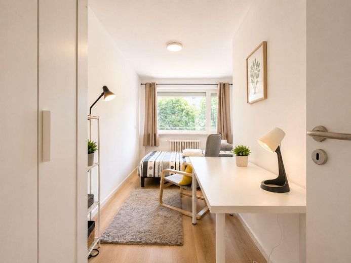 WG-Neugründung! Charmantes Zimmer in frisch sanierter 4-Zimmer-WG, München – Zimmer links