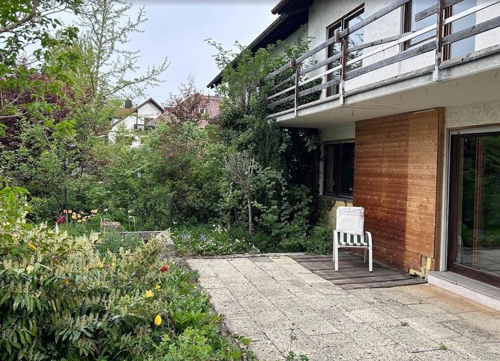 Krailling'de güzel, komisyonsuz yarı müstakil ev – Terrasse