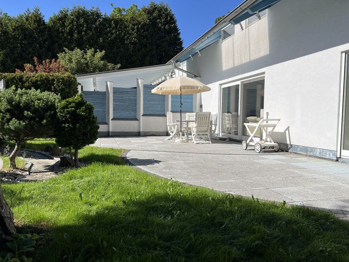 Spacious Modern Semi-Detached House with Potential – EG Süd-West Terrasse u. Garten