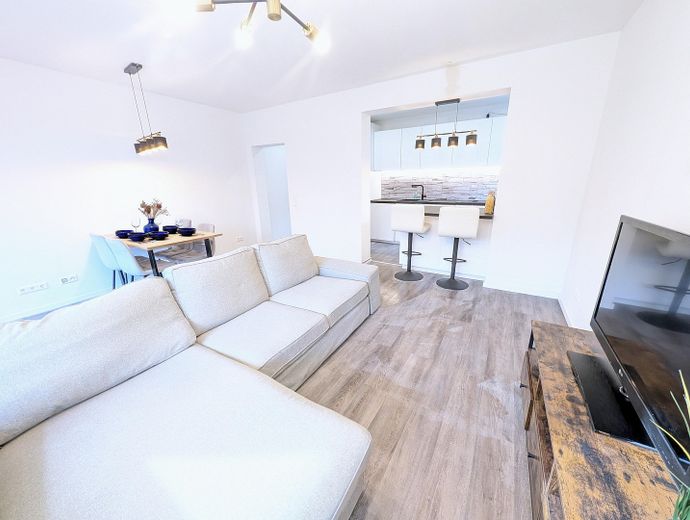 Renovierte Terassen-Wohnung in begehrter Lage Zehlendorf - sofort bezugsfrei, ohne Provision – Wohnzimmer