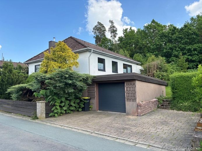 Modernisierter Bungalow mit Terrasse, Keller und großzügigem Grundstück in Förbau – VUB0002444-18