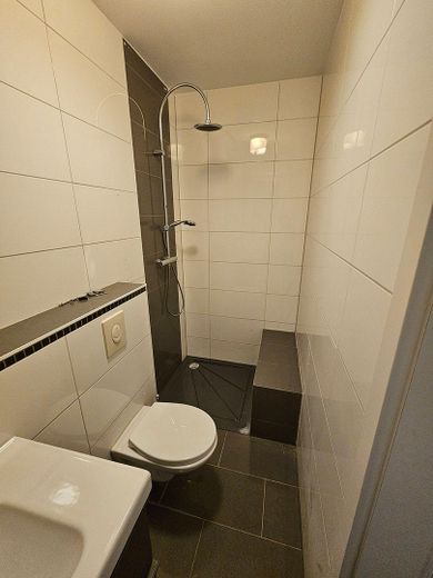 Zukunftssicheres Familiendomizil:  mit Kamin in zentraler Top-Lage! – Eltern Bad