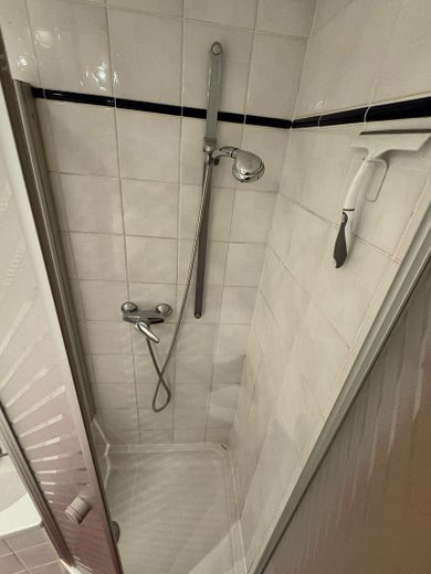 vollausgestattes, modernes Bad