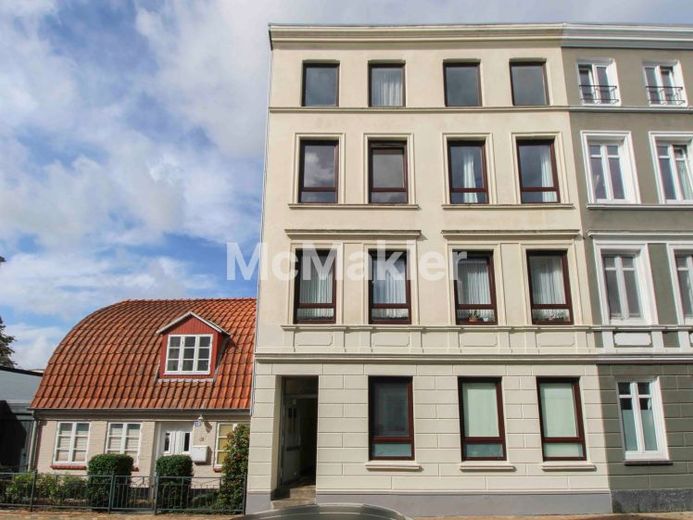 Affascinante edificio plurifamiliare con 3 unità abitative in posizione centrale a Flensburg – Foto 1