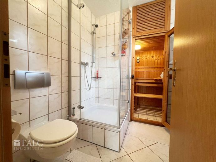 Großes Haus mit Einliegerwohnung – EG Bad/Sauna