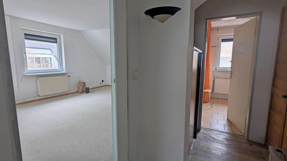 Ohne Makler: Modernisiertes 3-Familienhaus in Bordenau nahe Wald – Whg. oben links