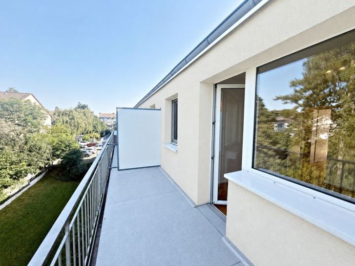 Wunderschöne Zwei-Zimmerwohnung mit großem Balkon und hochwertiger Ausstattung inkl. Außenstellplatz – Foto 1