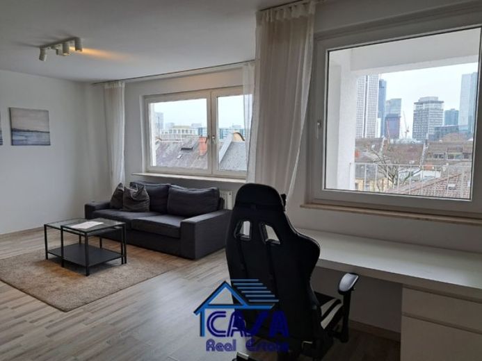 PENTHOUSE im WESTEND: 2,5 Zimmer mit Balkon und Skyline Blick – Foto 1