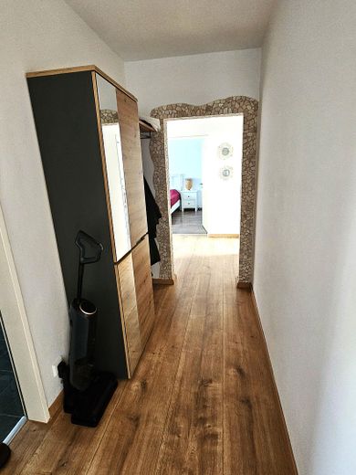 familienfreundliche 3-Zi-Whg in ruhiger, verkehrsgünstiger Lage in Empelde von Privat – Flur