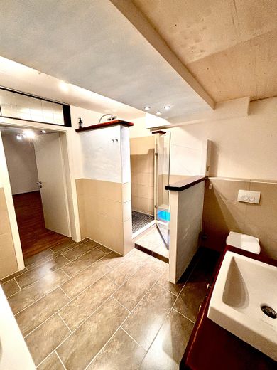 Straordinaria casa d’architetto con finiture di alta qualità, cantina abitabile e giardino esposto a sud da sogno – Bad Keller