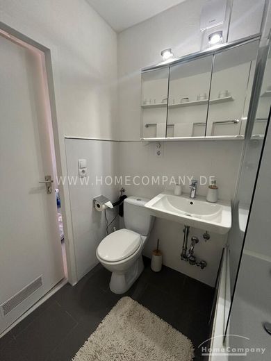 Appartement moderne meublé de 2 pièces avec une terrasse sur le toit à couper le souffle à Schwabing – c73c1d6cf753ddd0aedee0310563ea3e7b91ecfa.jpg