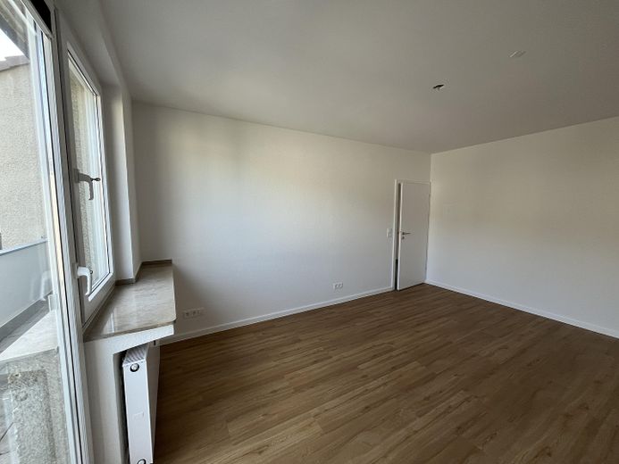 Helle sanierte 3-Zimmer-Wohnung mit zwei Balkonen in Rheinnähe – Schlafzimmer