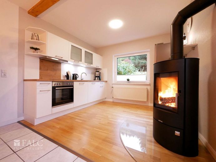 Provisionsfrei! Viel größer als gedacht! EFH mit Kamin, Balkon, Terrasse + Carport! – Küche