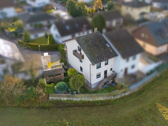 Einziehen und wohlfühlen: Doppelhaushälfte mit Feldblick und flexiblen Nutzungsmöglichkeiten! – Photo 1