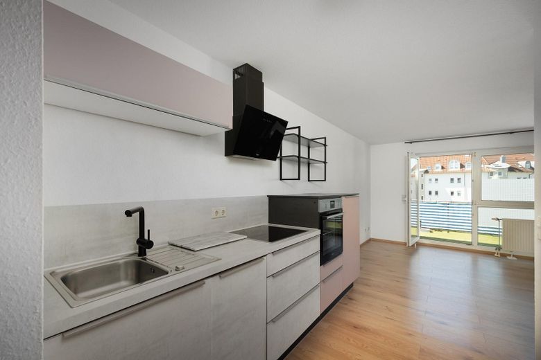 Bel appartement d’une pièce avec balcon dans un environnement calme à Laupheim – Küche