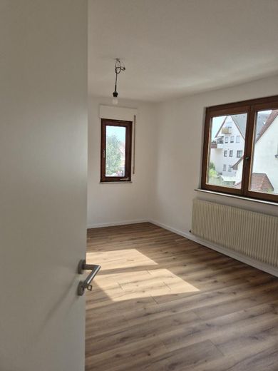 Zweifamilienhaus zur Miete in Pflugfelden – frisch saniert, ab sofort – OG Schlafzimmer