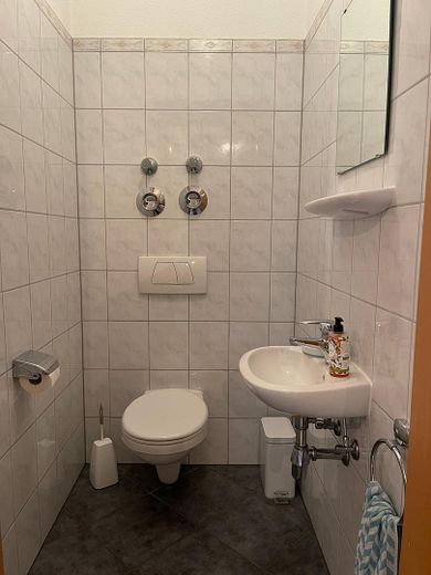 Separates Gäste-WC