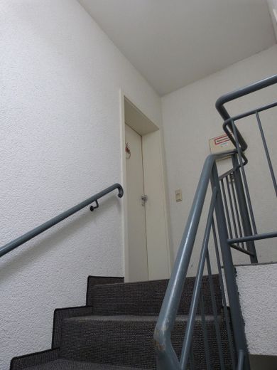 3-Zimmer Wohnung in Neuss befristet für 24 Monate zu vermieten – Wohnungseingang