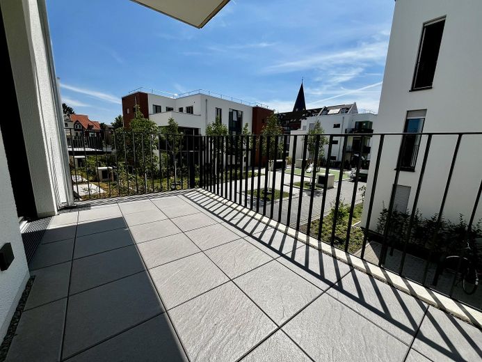 Lichtdurchflutete 4-Zimmer-Wohnung mit Südbalkon in den Wolf Höfe – Balkon