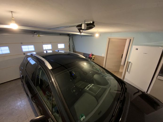 Einziehen, loskochen & wohlfühlen: Modernisiertes XL-Haus mit Traumküche, Komfort-Garage & Garten – Doppelgarage 01