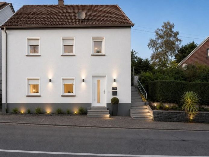 Festpreis! Einfamilienhaus in Merchweiler - modernisiert 2024, 102 m² Wohnfläche und großer Garten! – Foto 1