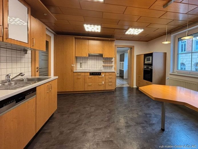 Reihenmittelhaus in zentraler Lage von Naila bietet ein großzügiges Zuhause – VUB0002349-7
