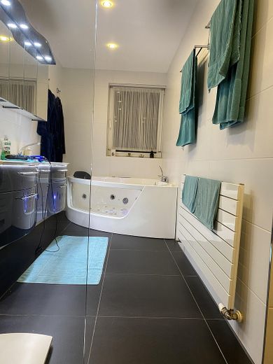 Eltern - Badezimmer m. Jacuzzi