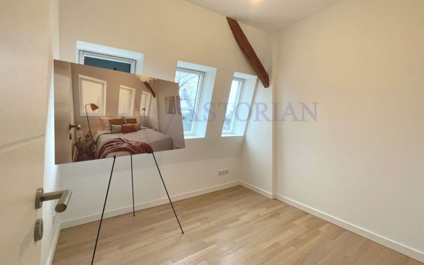 Kernsanierte Dachgeschoss Wohnung mit atemberaubender Dachterrasse – Zimmer 2