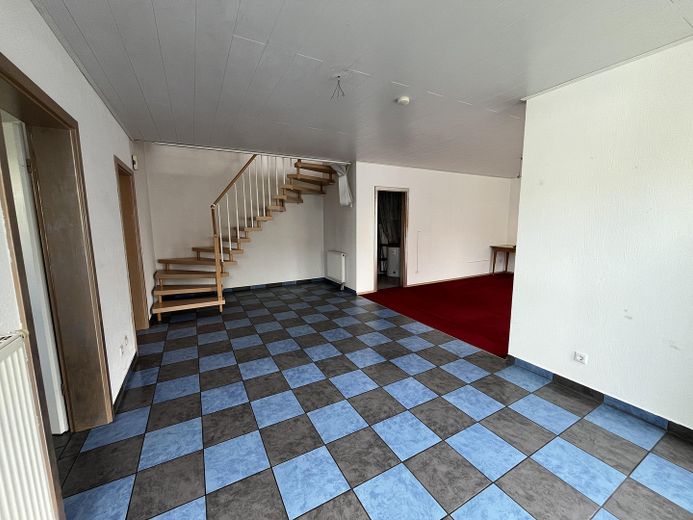À vendre : maison jumelée de 5,5 pièces, sans commission et prête à emménager – Ess-Wohnzimmer 2