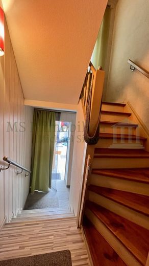 *** Mehrgenerationenhaus mit drei Wohnparteien - Nähe Biedensand *** – Vorderhaus Treppenhaus Ansicht 2