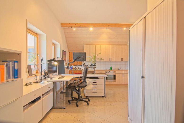 Prestigious A+ country house with in-law apartment on park-like grounds – Einliegerwohnung