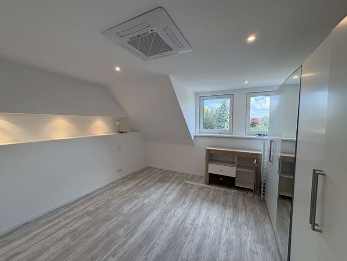 Lehrte: Quietly located family home with high-quality fittings – Photo 1