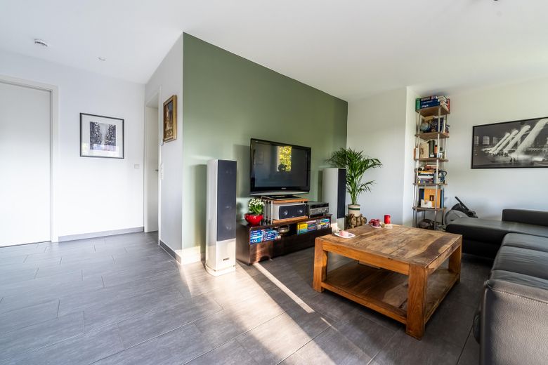 Moderne 3,5 Zimmer Wohnung in Stuttgart-West mit Balkon, Einbauküche, Aufzug, Tiefgarage, Wallbox – Wohnbereich