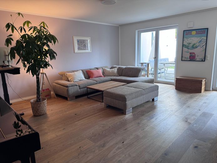 Einzigartige Gartenwohnung in München – Wohnzimmer - Übersicht 4