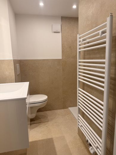 Luxus-Erstbezug nach Kernsanierung | 4 Zimmer | großzügiges Wohnen – Gästebad Keller