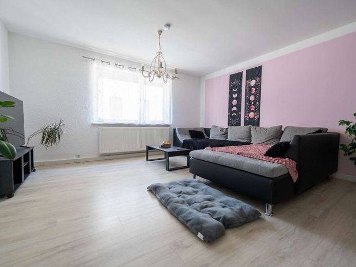 ¡Entre a vivir de inmediato! - ¡Su propia casa con pequeño patio en Neustadt! – Foto 1