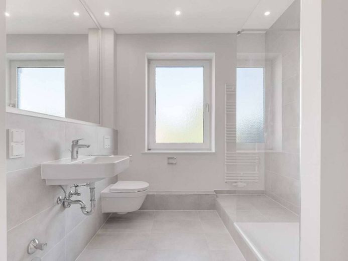 Topmodern & großzügig: Helle 3-Zimmer-Wohnung mit Charme – Ansicht II: Badezimmer