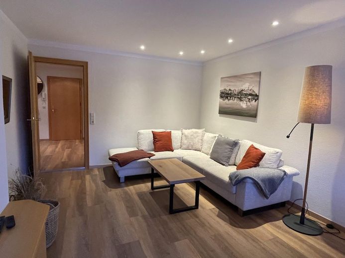 Stilvolle 2-Zimmer-Wohnung – voll möbliert & sofort bezugsbereit – Wohnzimmer