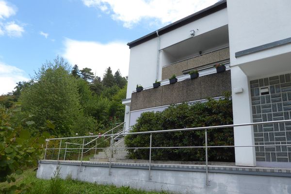 Na sprzedaż prywatnie, w spokojnej lokalizacji widokowej w Höfen