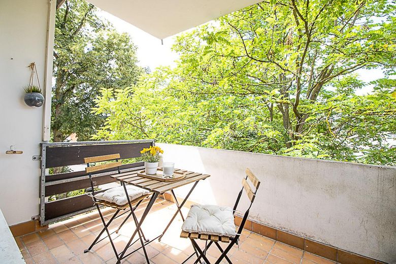 Komisyonsuz ve hemen taşınmaya hazır: Drachenfels manzaralı ve iki balkonlu 3 odalı daire – 1. Balkon