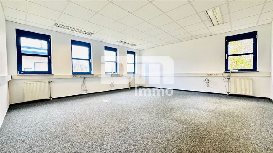 Vielseitiger Gewerbekomplex Halle + Büro / Freifläche - Top Infrastruktur direkt am A44 / A49 Kreuz – EG Büroraum